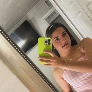 Meet your Posher, Lorena